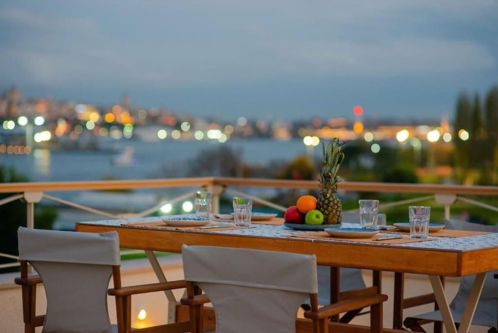 Waterfront Apartment By The Tram - Terrace With Dome & Golden Horn View In Fatih İstanbul Dış mekan fotoğraf