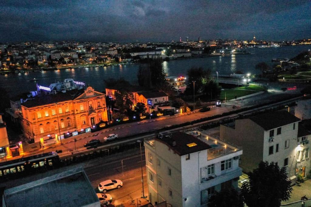 Waterfront Apartment By The Tram - Terrace With Dome & Golden Horn View In Fatih İstanbul Dış mekan fotoğraf