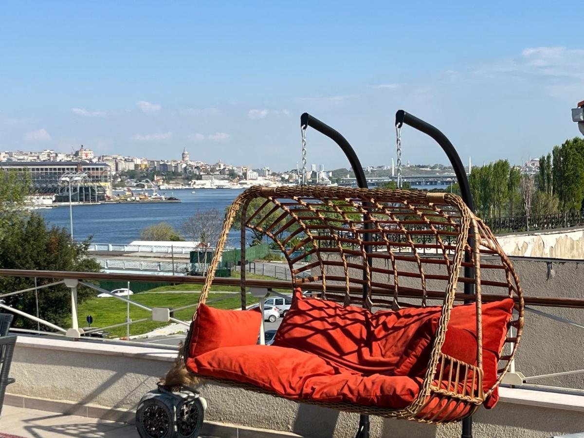 Waterfront Apartment By The Tram - Terrace With Dome & Golden Horn View In Fatih İstanbul Dış mekan fotoğraf