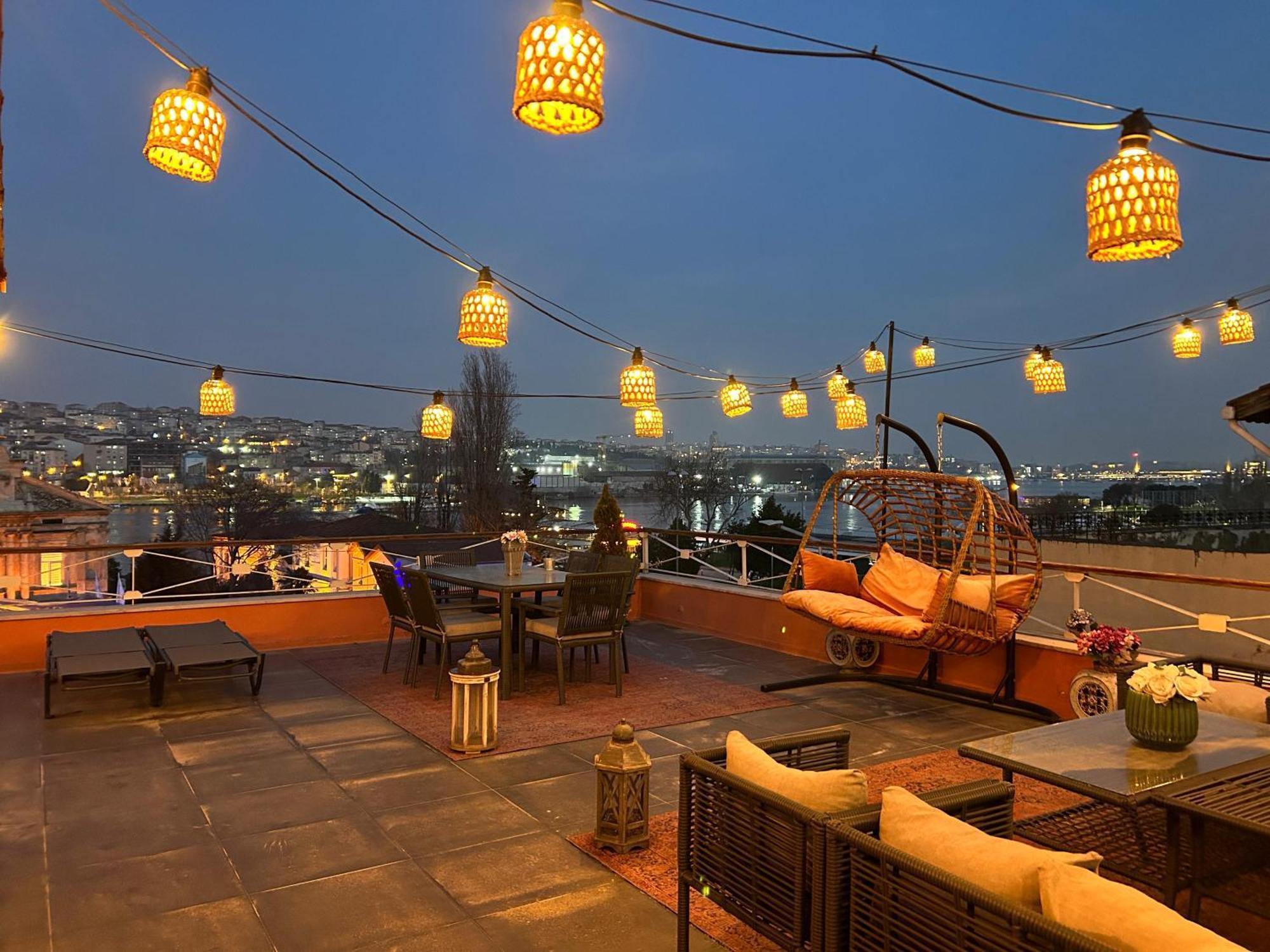 Waterfront Apartment By The Tram - Terrace With Dome & Golden Horn View In Fatih İstanbul Dış mekan fotoğraf