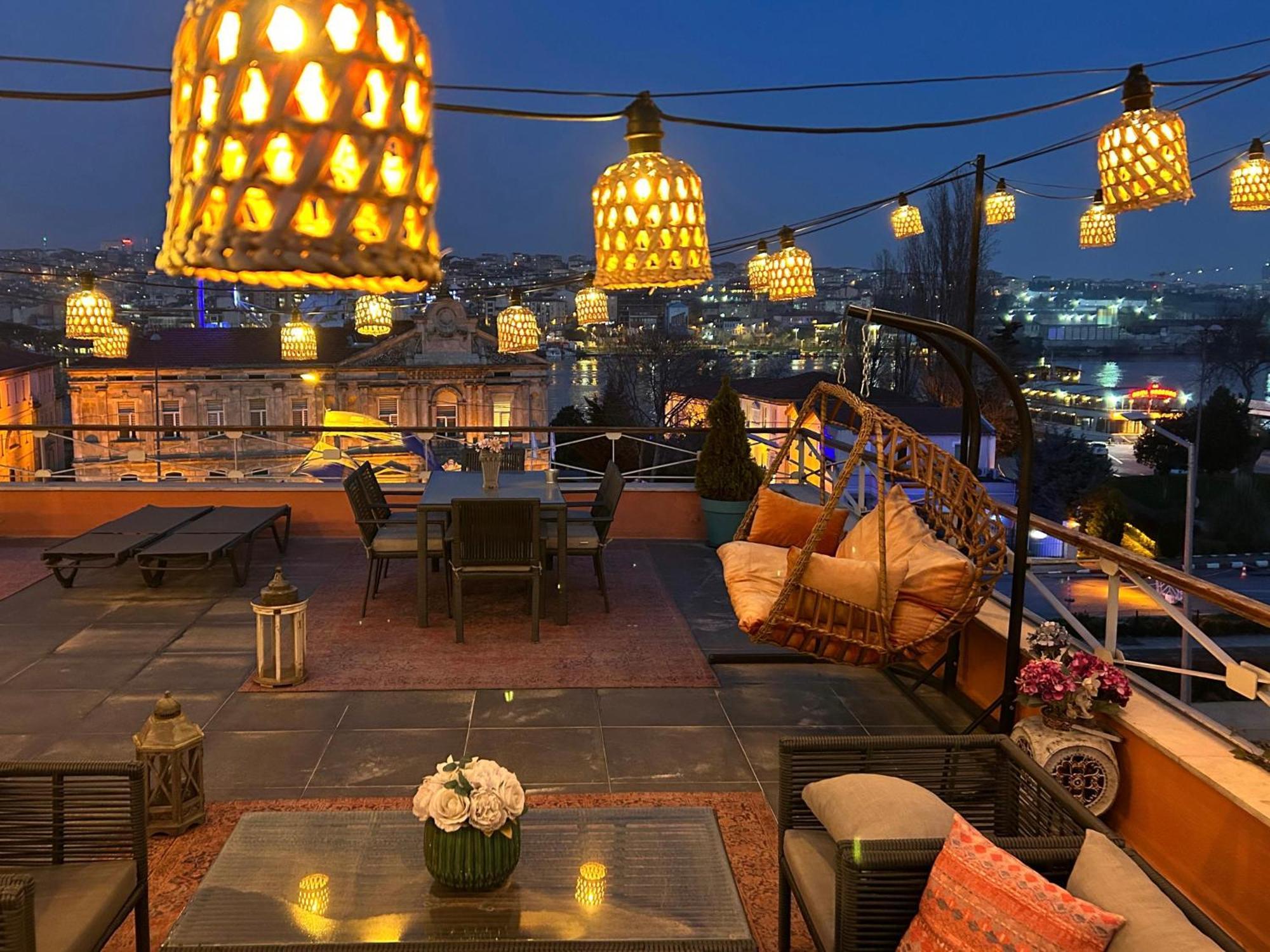 Waterfront Apartment By The Tram - Terrace With Dome & Golden Horn View In Fatih İstanbul Dış mekan fotoğraf