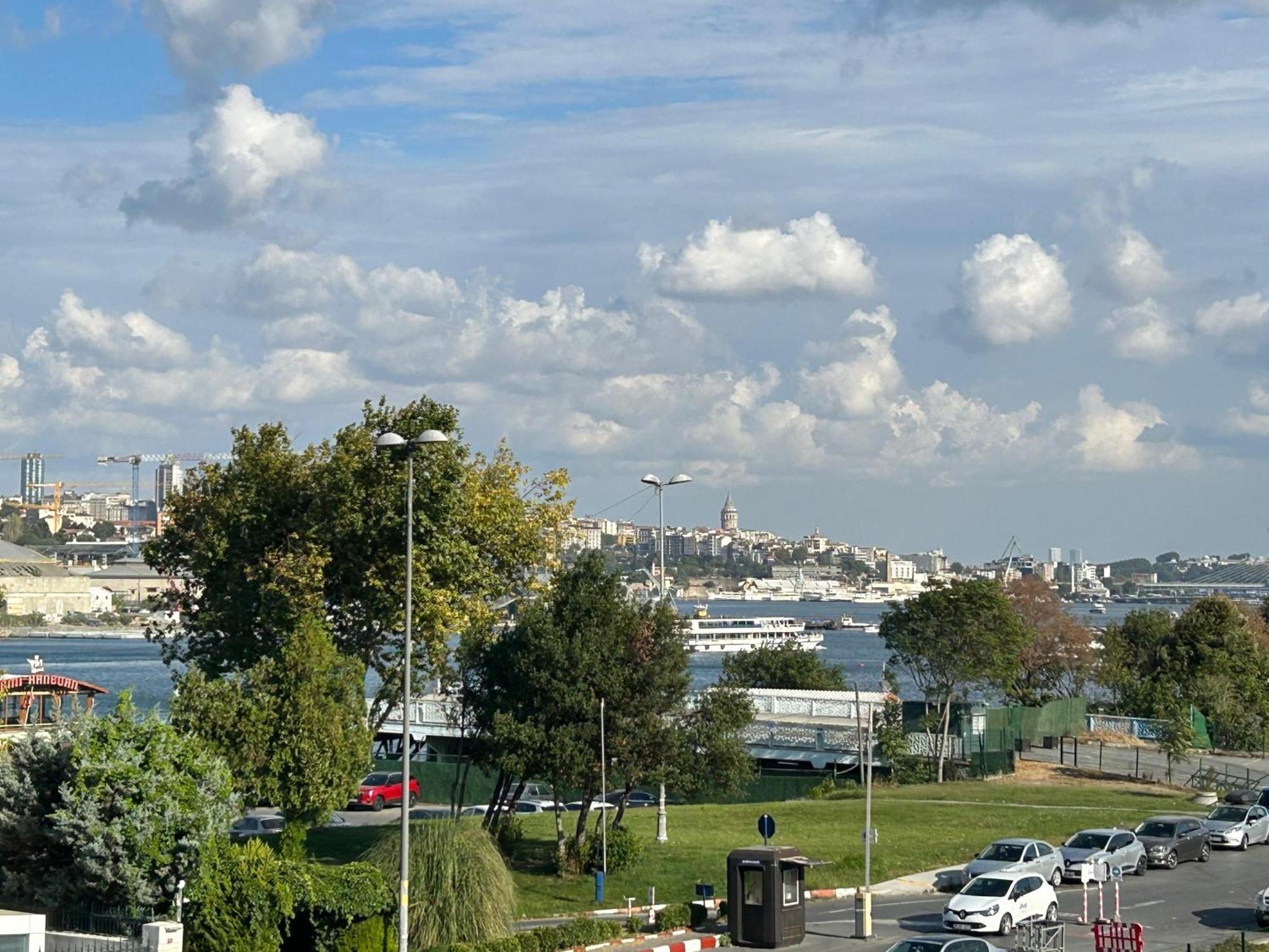 Waterfront Apartment By The Tram - Terrace With Dome & Golden Horn View In Fatih İstanbul Dış mekan fotoğraf
