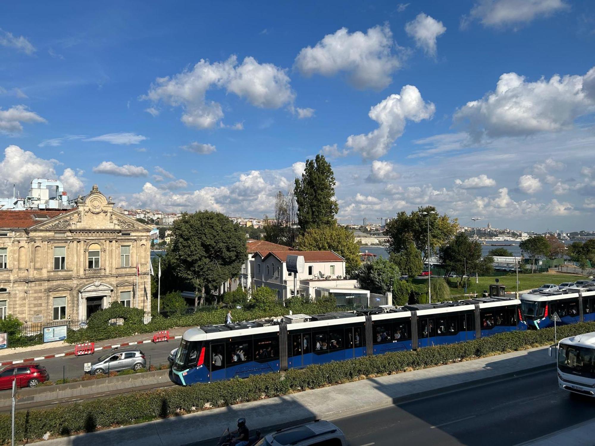 Waterfront Apartment By The Tram - Terrace With Dome & Golden Horn View In Fatih İstanbul Dış mekan fotoğraf