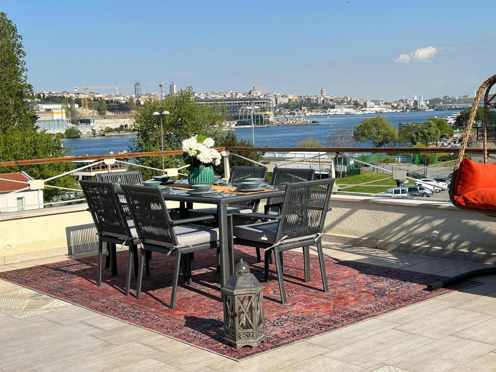 Waterfront Apartment By The Tram - Terrace With Dome & Golden Horn View In Fatih İstanbul Dış mekan fotoğraf