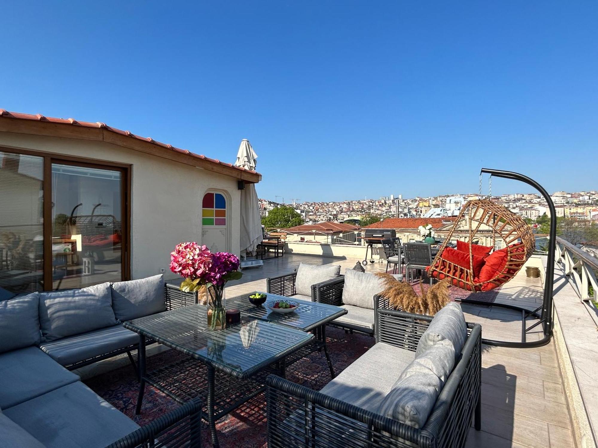 Waterfront Apartment By The Tram - Terrace With Dome & Golden Horn View In Fatih İstanbul Dış mekan fotoğraf