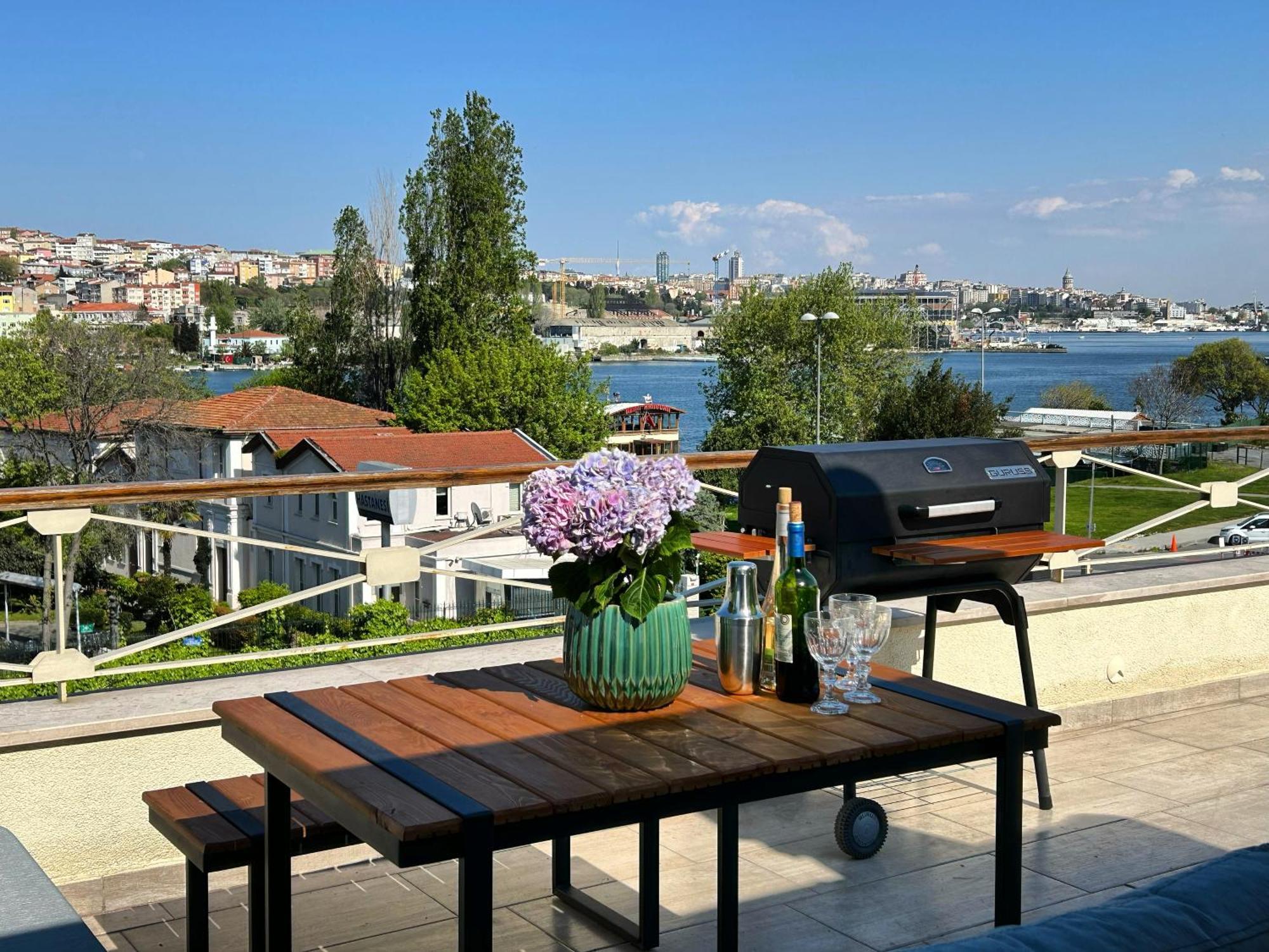 Waterfront Apartment By The Tram - Terrace With Dome & Golden Horn View In Fatih İstanbul Dış mekan fotoğraf